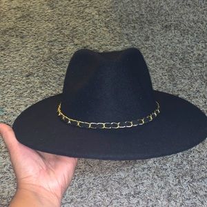 Black chain fedora NWT